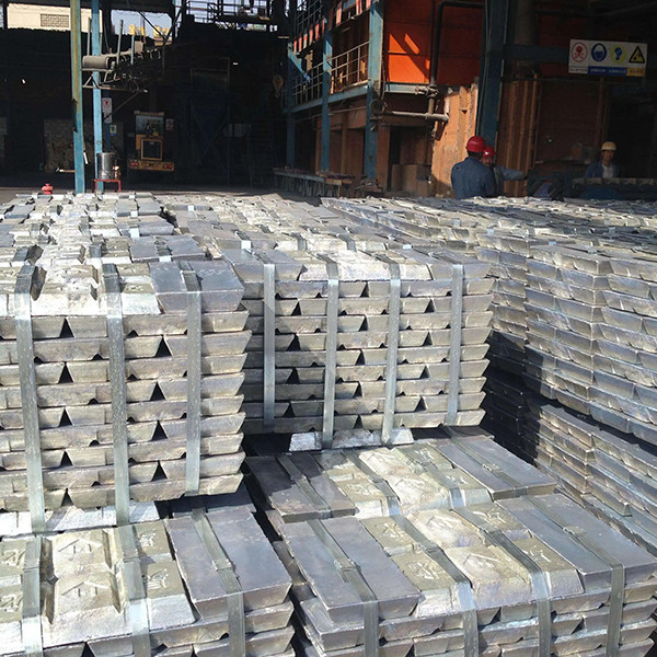 El lingote de aluminio puro del punto A8, cortó el bloque de aluminio Al99.8, para refundir 2